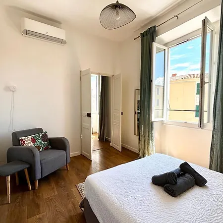 Apartment Le Grand Napo T2 En Centre